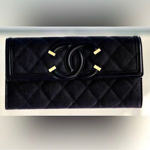 CHANEL! BRAND NEW Black gold Chanel wallet